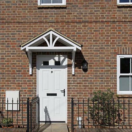 D&E Homestay Wallingford Exterior photo