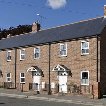 D&E Homestay Wallingford Exterior photo