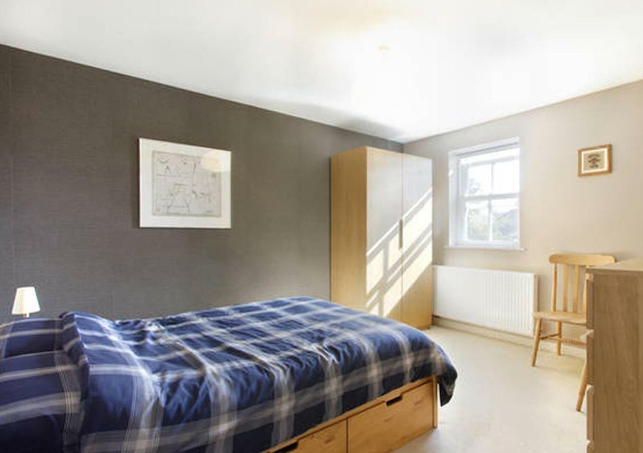 D&E Homestay Wallingford Exterior photo